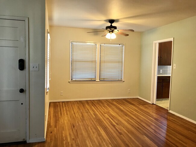 Foto del edificio - Adorable House in North Bakersfield!