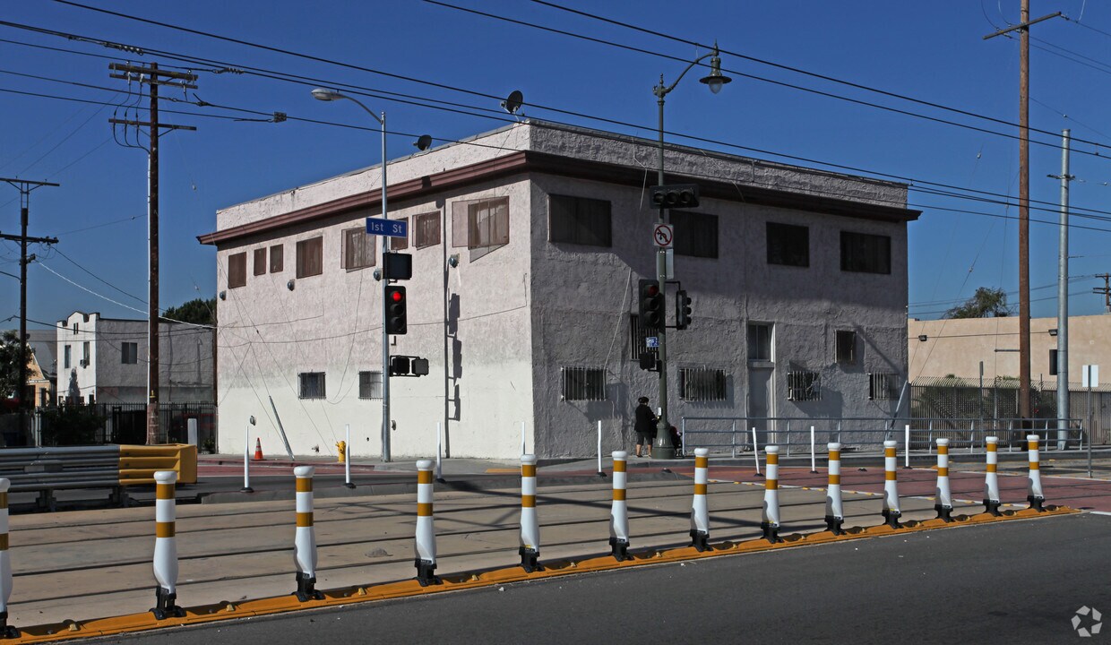 Foto del edificio - 1526 E 1st St