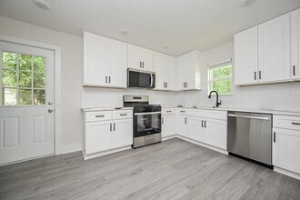 Building Photo - 226 Hyta St
