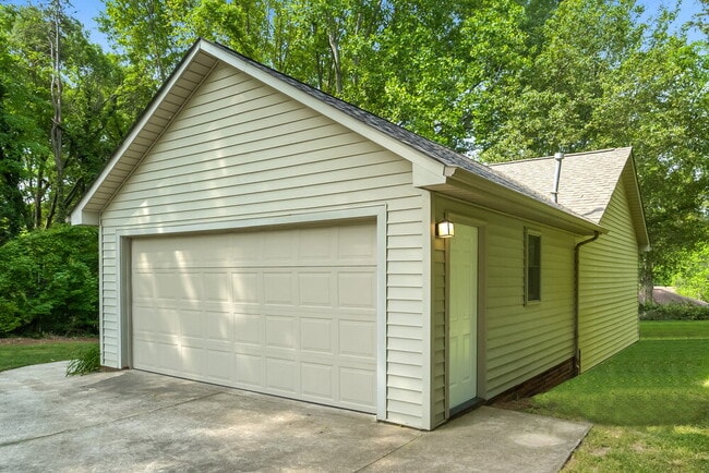 Building Photo - 6262 Morehead Rd