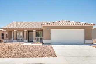 Building Photo - 2113 Annbriar Ave