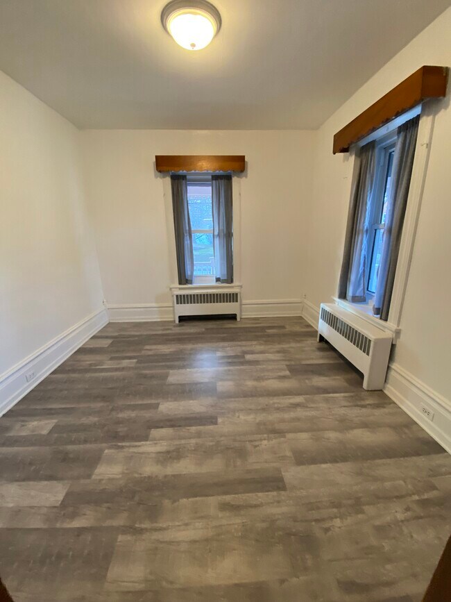 Building Photo - 252 2nd St