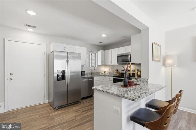 Foto del edificio - 3053 Heathcote Rd