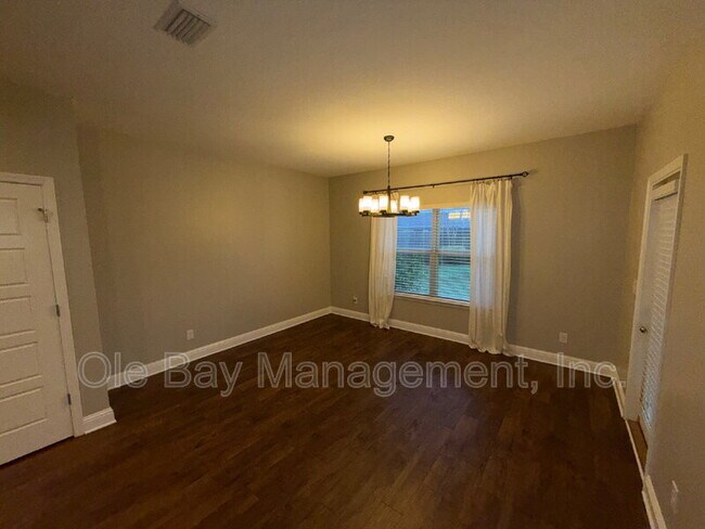 Foto del edificio - 10013 Summer Woods Cir N