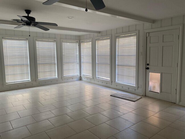 Foto del edificio - 416 Milwaukee St