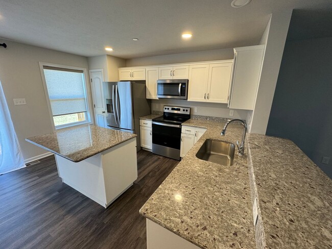Building Photo - Beautiful Grays Woods Townhome