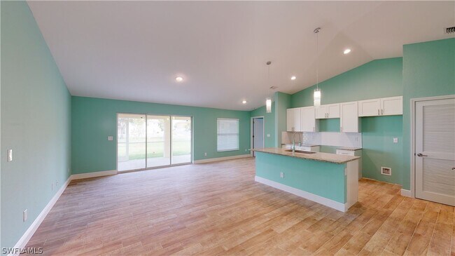 Foto del edificio - 621 NW 7th Pl