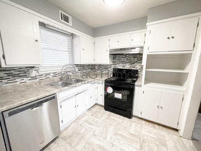 Photo - 7609 NW 28th St House