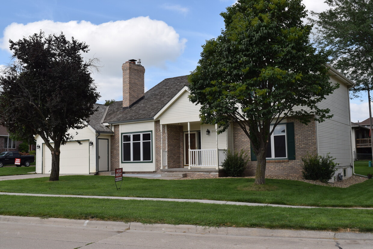 Primary Photo - 2104 Skyline Dr