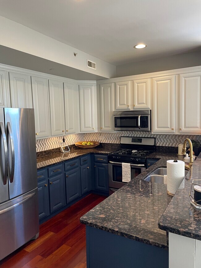 Kitchen - 915 S Oak Park Ave