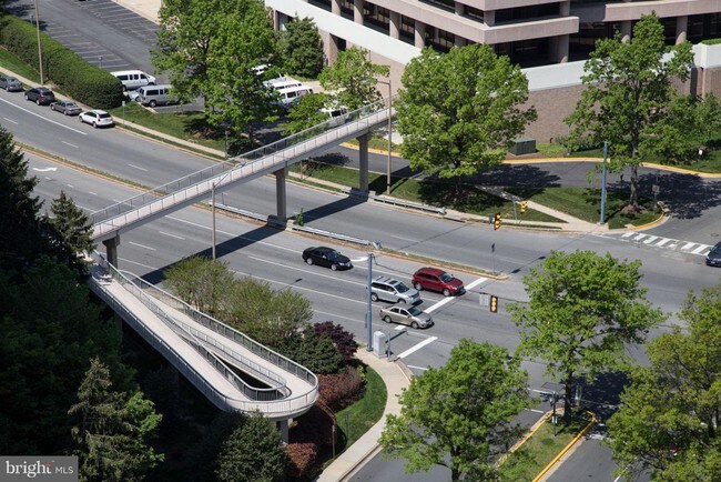 Foto del edificio - 3701 S George Mason Dr
