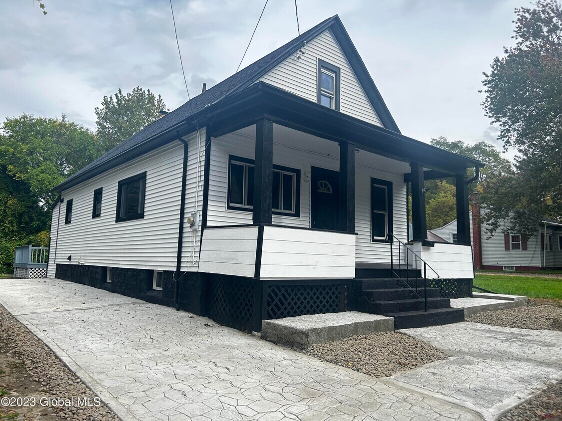 33 Cheltingham Ave, Schenectady, NY 12306 House Rental in Schenectady, NY