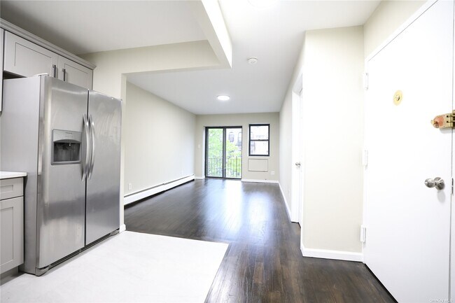 Foto del edificio - 2319 Bedford Ave