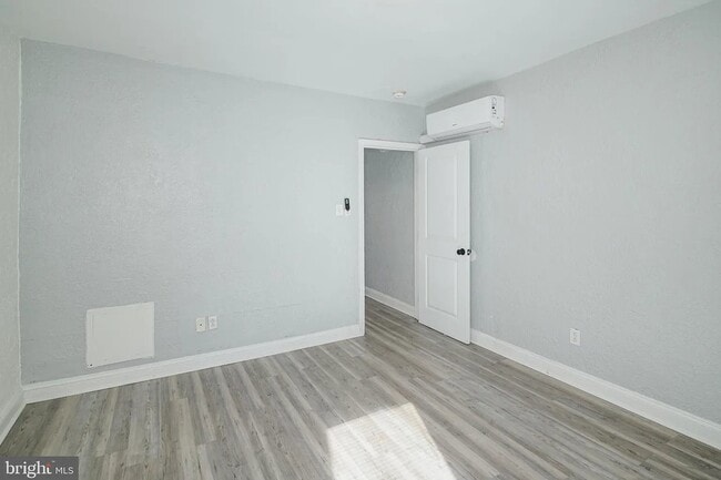 Building Photo - 3858 Haverford Ave