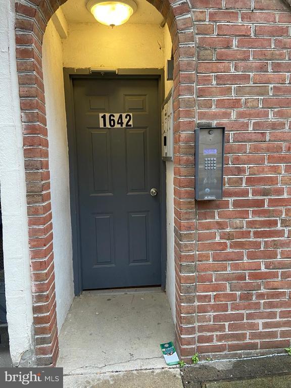 Building Photo - 1642 Lombard St