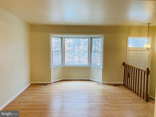 Building Photo - 10431 Englishman Dr