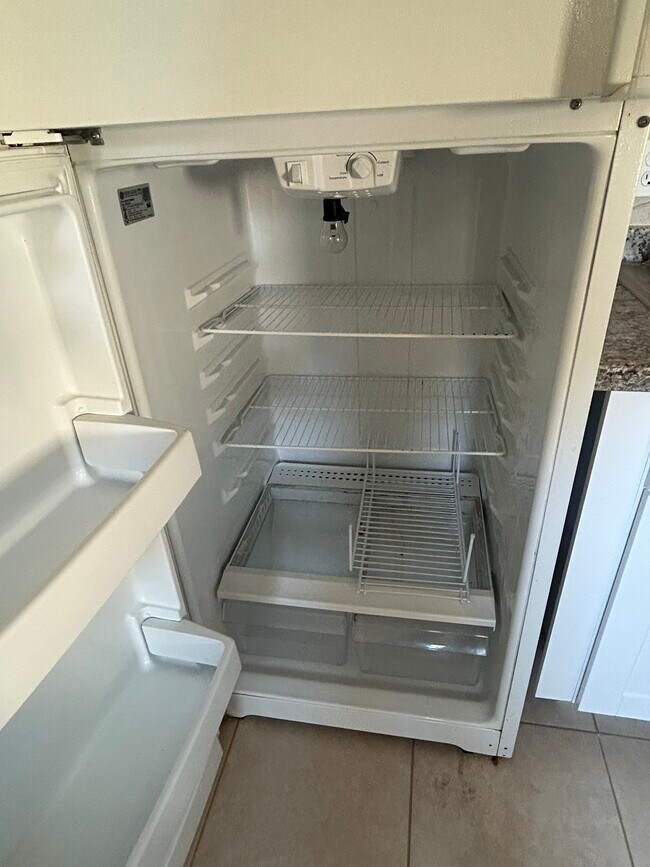 Building Photo - 10415 Alma St