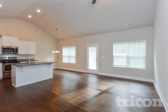 Building Photo - 290 Orchard Ln