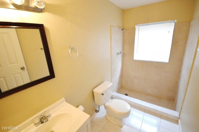Building Photo - 6175 Arcade Ct