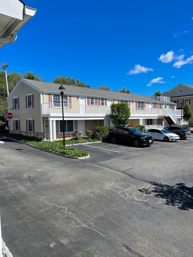 Building Photo - The Village Green at Annandale