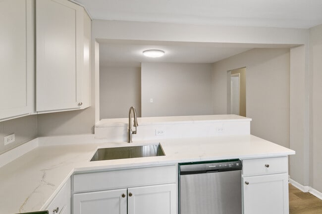 Foto del edificio - 705 S Milwaukee Ave