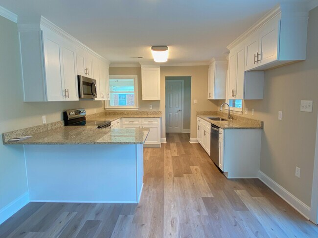 Building Photo - 206 W Langdon Ave