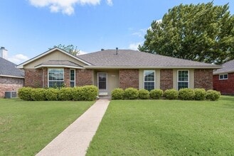 Building Photo - 2618 Trumpet Dr