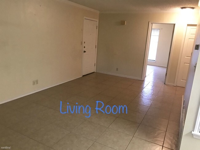 Building Photo - 2 br, 1 bath 4plex - 10535 Starcrest Dr 10535
