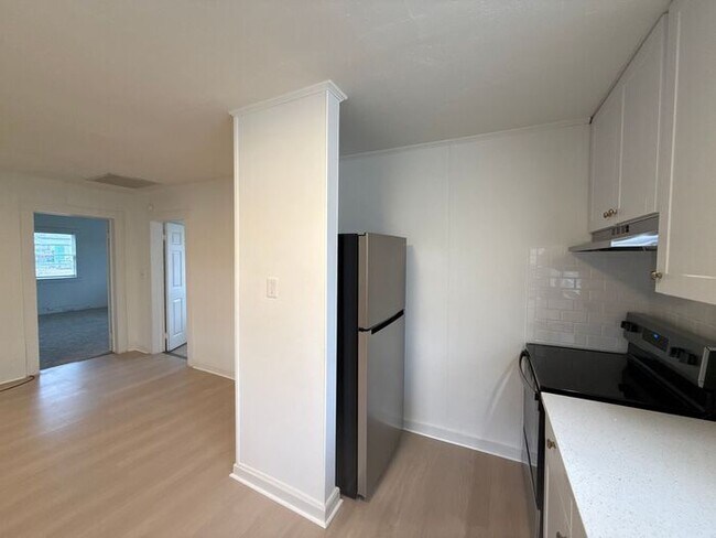 Foto del edificio - T.R. Lawing Realty Property