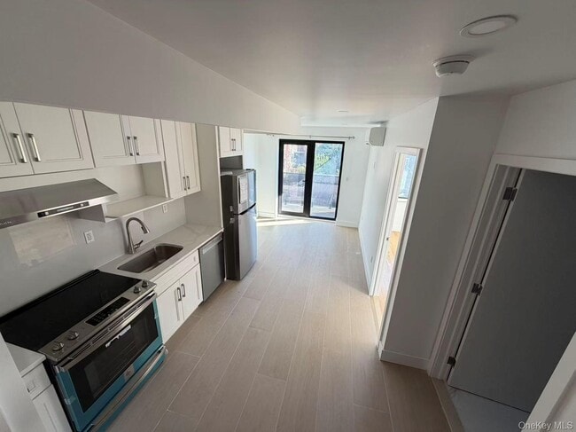 Building Photo - 165-02 Sanford Ave