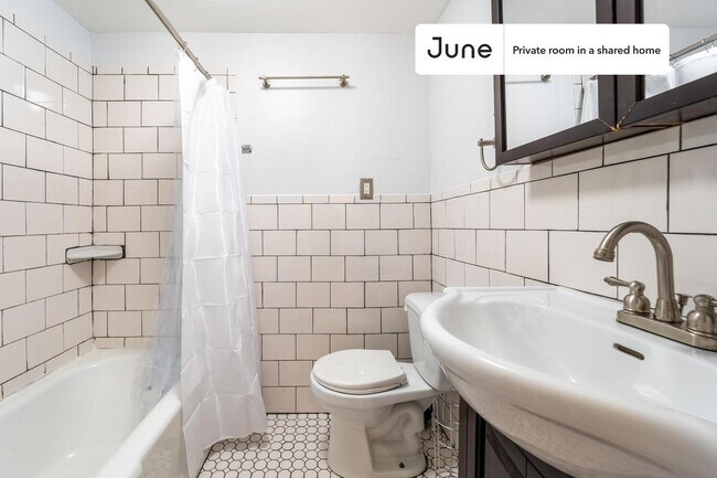 Foto del edificio - Room in Shared 2 bed/1 bath home in Columbia Heights