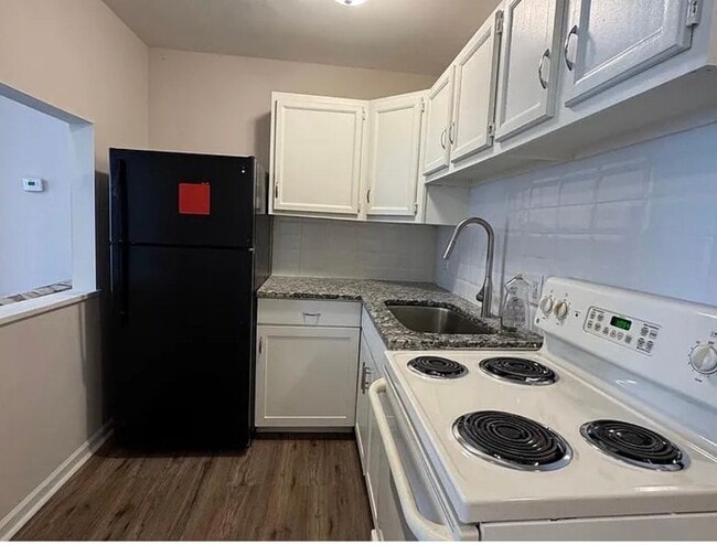 Photo - 731 W 4th St Apartment