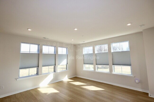 Foto del edificio - 2445 Ownby Ln