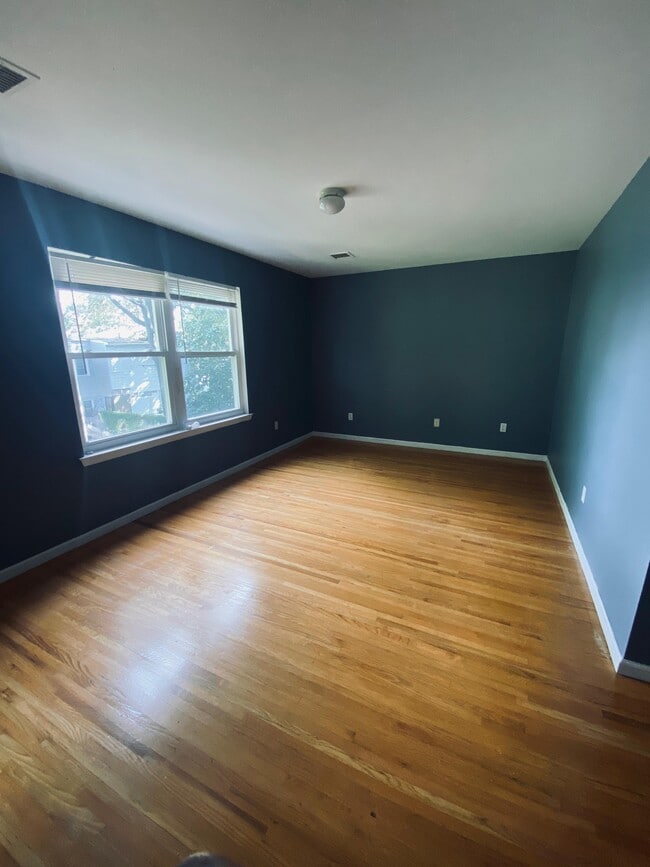 Building Photo - 488 S 18th St