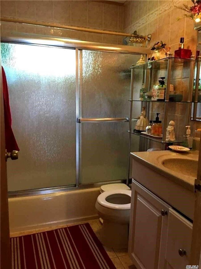 Building Photo - 6 8th Ave