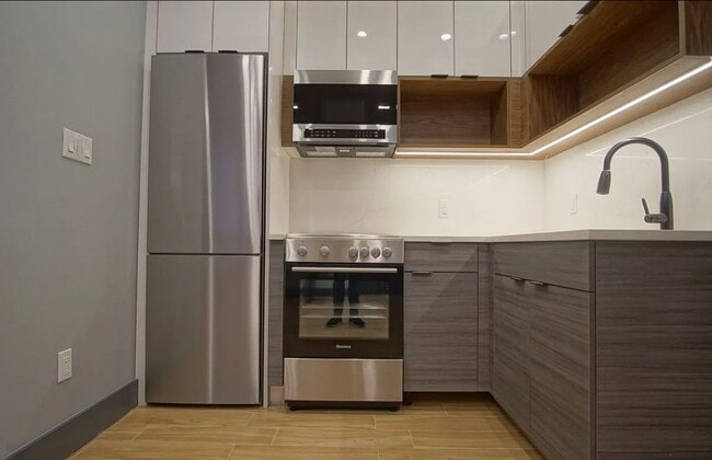 Building Photo - 314 Sumpter St