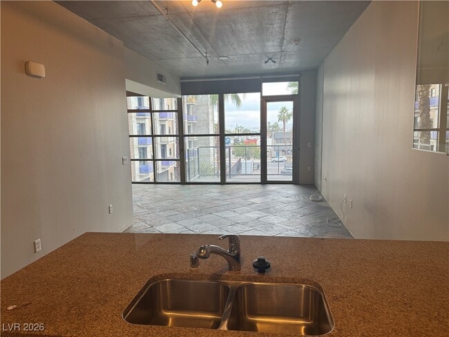 Foto del edificio - 353 E Bonneville Ave