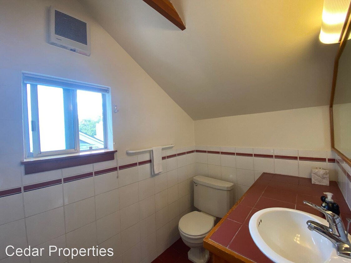 Primary Photo - Studio, 1 bath House - 1305 Derby Street