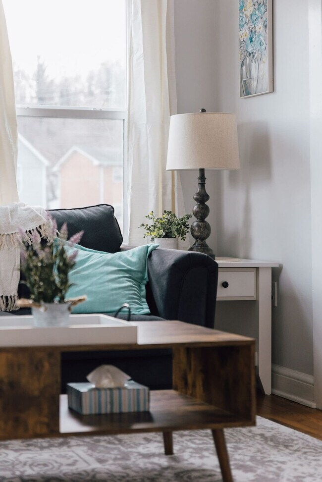 Building Photo - 905 Hill St