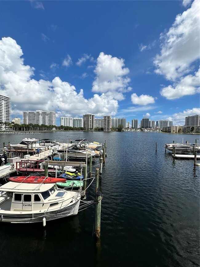 Foto del edificio - 18031 Biscayne Blvd