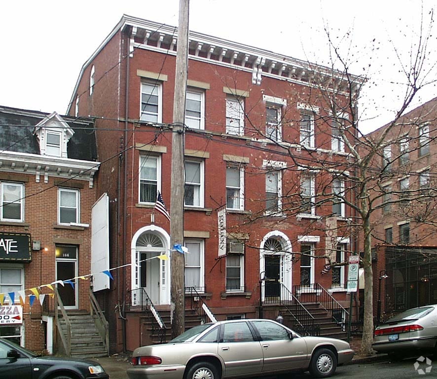 Alternate building view - 170 York St