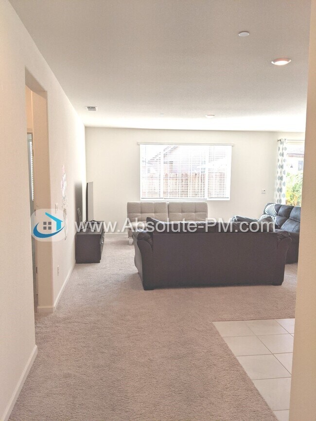 Building Photo - Amazing 3 Bed 2 Bath Brand New Solar Home ...