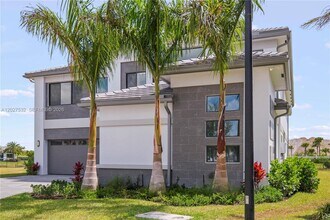 Building Photo - 12865 Wingspan Ct