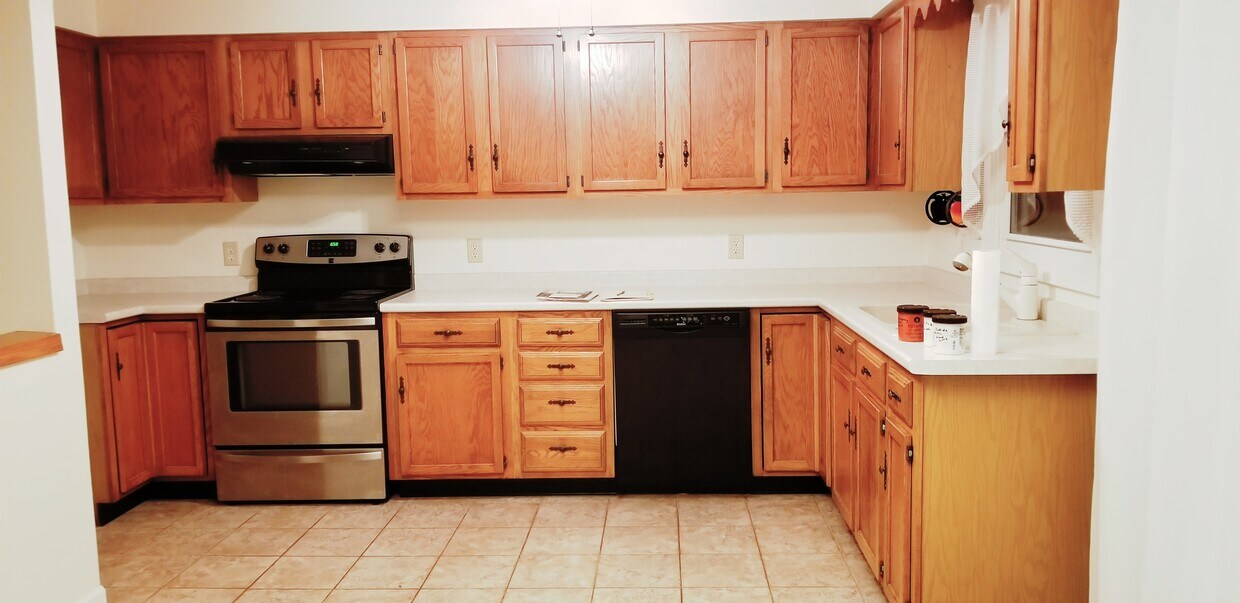 1210 Grissom Dr, Eau Claire, WI 54703 House Rental in Eau Claire, WI