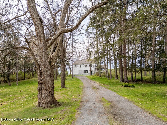 Foto del edificio - 56 Willowdale Farm Rd