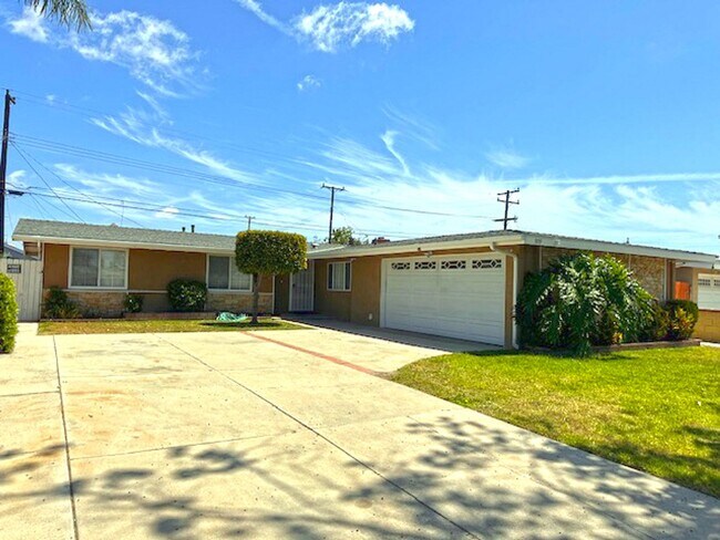 Foto del edificio - 3 Bedroom House in Quiet Neighborhood