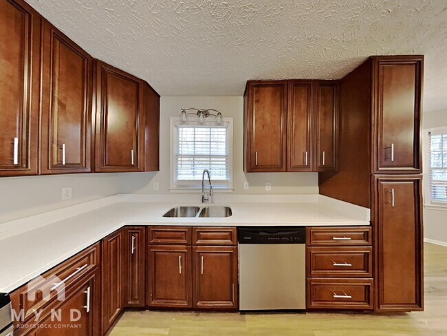 Foto del edificio - 487 Dillon Dr