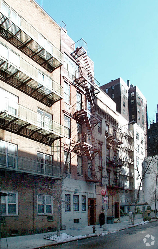 Primary Photo - 335 E 54th St