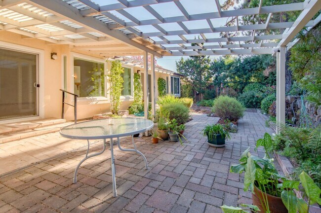 Foto del edificio - 908 Glennan Dr