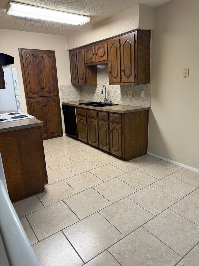 Foto del edificio - Centrally Located 1 Bedroom Unit